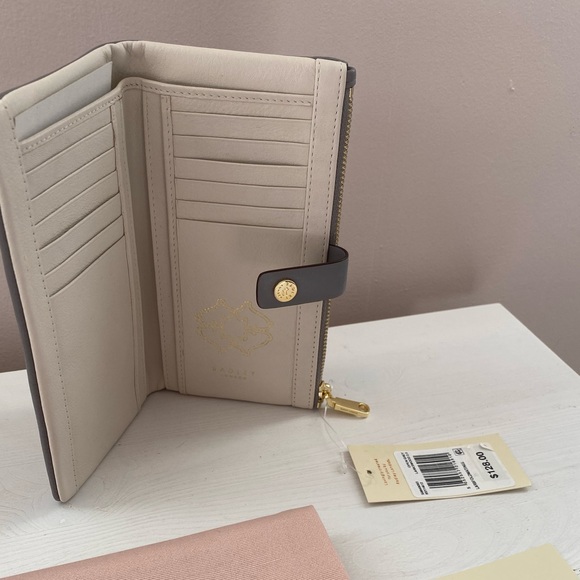 Radley London Larkswood 2.0 Bifold Wallet Color: Soft Grey - Picture 8 of 8